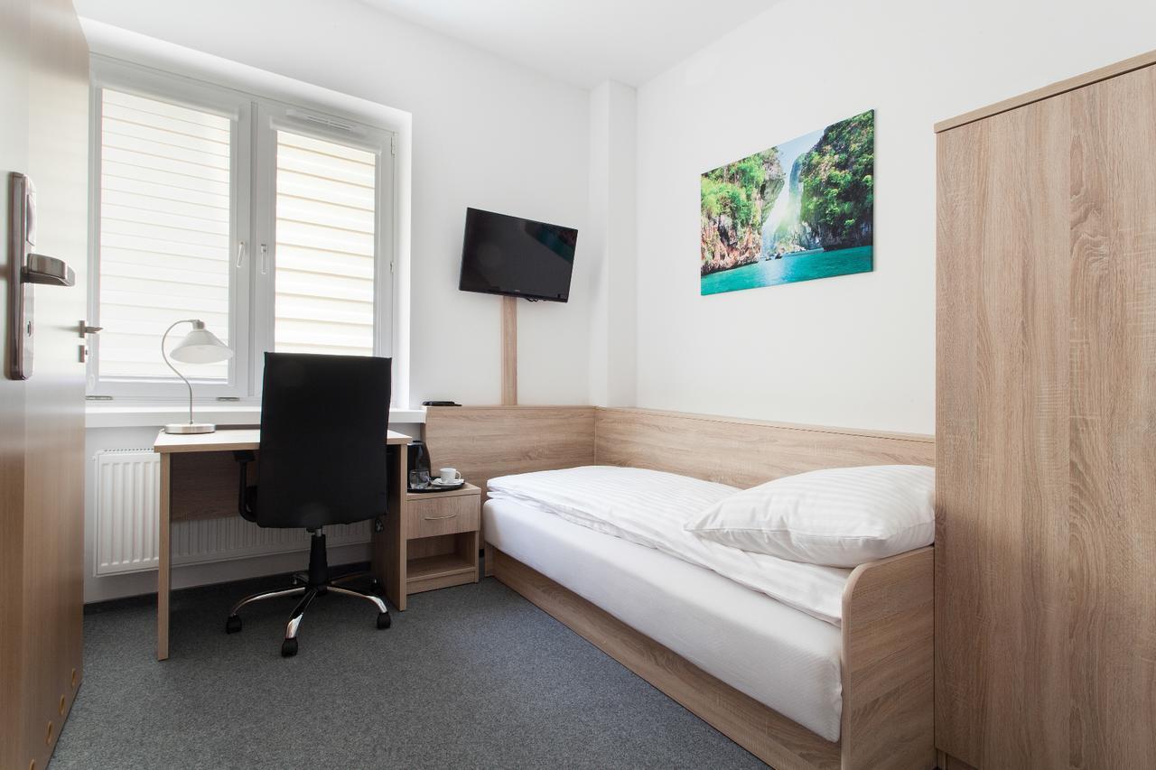Dom Studenta Nr 1 Ans W Koninie Hostel Конин Екстериор снимка